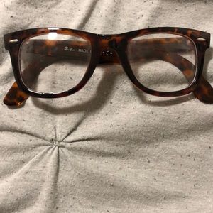 Clear lense tortoise patterned ray bans